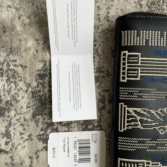 Coach Black Leather Wallet with NYC Landmark Design - Picture 5 of 7